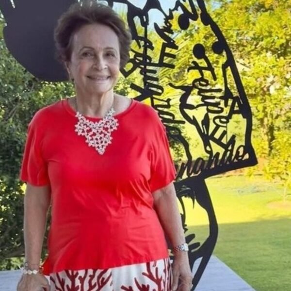 Morre aos 81 anos a produtora cultural Candinha Bezerra, deixando legado de contribuição à música e cultura do Rio Grande do Norte.