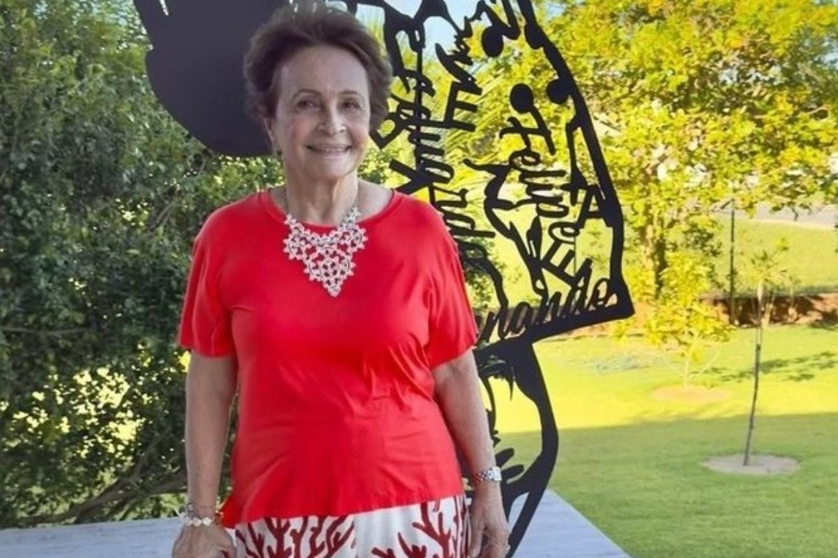 Morre aos 81 anos a produtora cultural Candinha Bezerra, deixando legado de contribuição à música e cultura do Rio Grande do Norte.