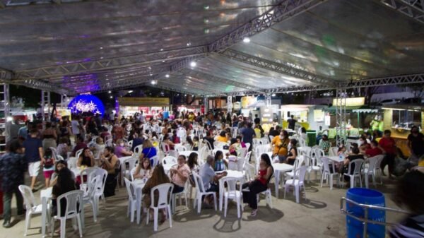 Prefeitura de Natal abre credenciamento com 13 vagas para comerciantes de gastronomia no Natal em Natal, na Praça da Árvore de Mirassol.