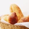 O Dia Mundial do Pão é celebrado em 16 de outubro. Saiba a origem da data e confira três receitas simples para fazer em casa.