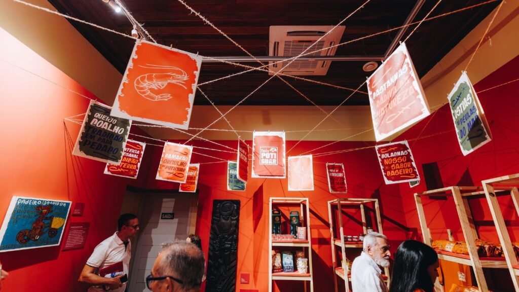 A mostra Feito Potiguar segue aberta até 23 de novembro na Pinacoteca do RN, com entrada gratuita e mais de 50 artistas homenageados.