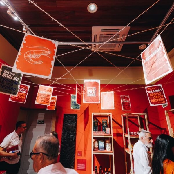 A mostra Feito Potiguar segue aberta até 23 de novembro na Pinacoteca do RN, com entrada gratuita e mais de 50 artistas homenageados.