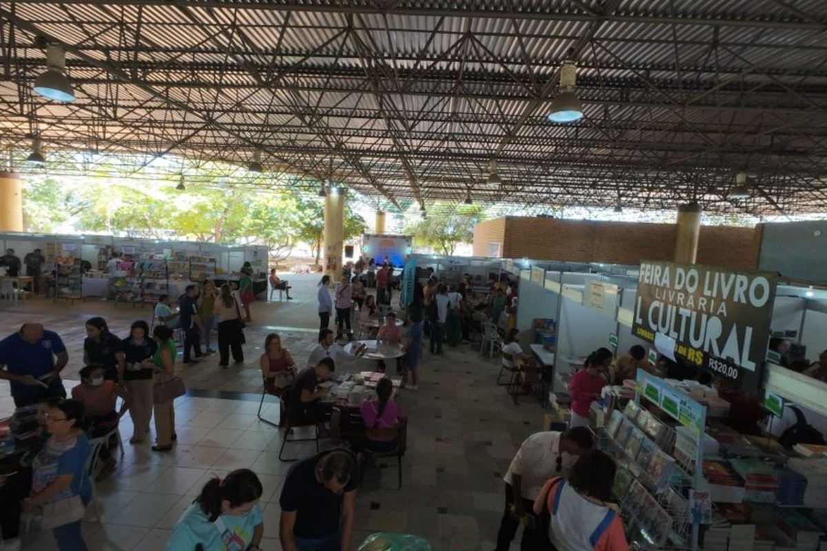 RN participa da FLICOOP 2025 e destina R$ 1,08 milhão para aquisição de livros em 348 escolas estaduais.