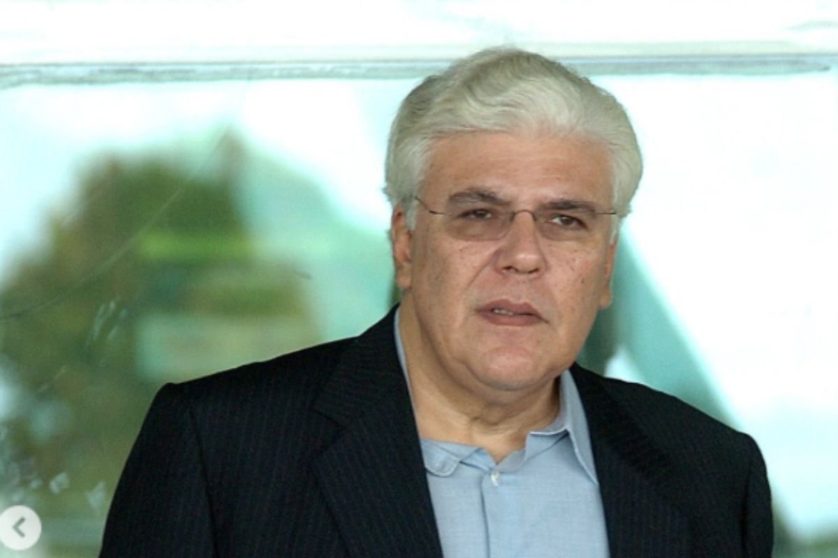 O ex-governador Fernando Freire está internado em estado estável após sofrer uma queda e fraturar o fêmur. Ele passará por cirurgia nesta terça-feira (7), em Natal.