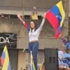 A venezuelana Maria Corina Machado recebe o Prêmio Nobel da Paz 2025 por sua luta pela democracia e direitos humanos na Venezuela.