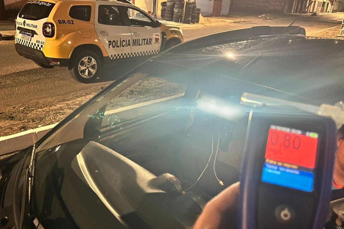 Durante operação Zero Álcool, um motorista por aplicativo foi preso na Zona Norte de Natal após teste do bafômetro indicar 0,80 mg/l.
