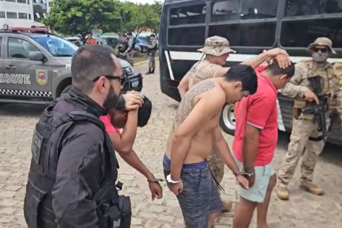 Operação Território Seguro prende 32 pessoas na Zona Oeste de Natal. Ação integrada apreende armas, drogas e enfraquece facções criminosas.