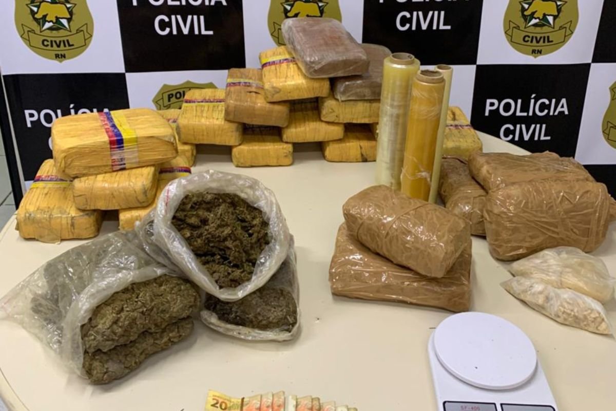 Operação Torniquete da Polícia Civil prende líderes de facção e apreende 20kg de drogas em João Câmara, no RN.