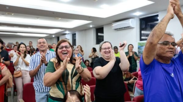 A governadora Fátima Bezerra sancionou, nesta terça-feira (7), a Lei Estadual nº 794/2025, que institui o Plano de Cargos, Carreira e Remuneração (PCCR)