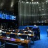 Senado aprova projeto que proíbe empréstimo consignado sem autorização expressa do beneficiário. Texto segue para análise da Câmara.