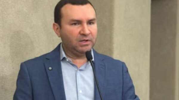Prefeito Emídio Júnior denuncia tentativa de golpe em Macaíba. Número falso pede doações em dinheiro para a Festa das Crianças.