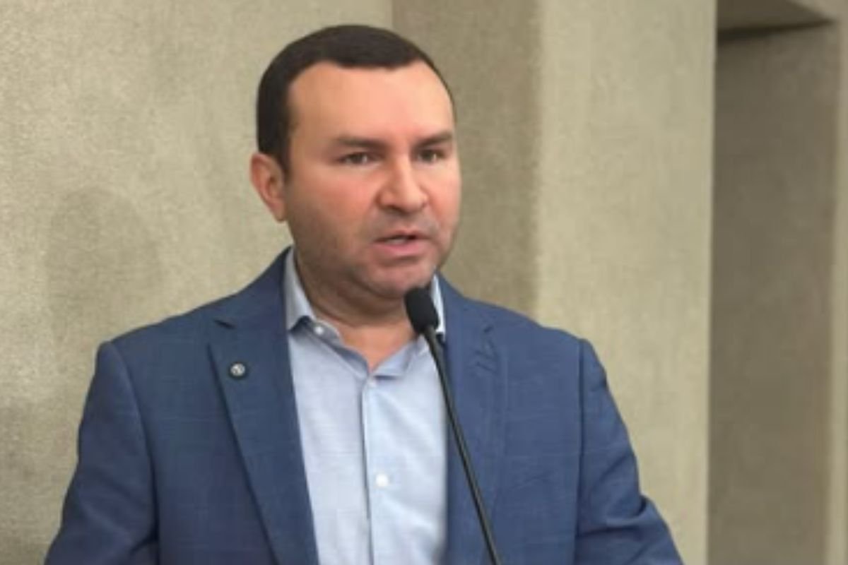 Prefeito Emídio Júnior denuncia tentativa de golpe em Macaíba. Número falso pede doações em dinheiro para a Festa das Crianças.