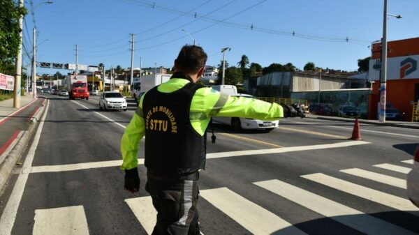 STTU alerta sobre interdições de ruas neste sábado em Natal devido a corridas e ação social. Motoristas devem planejar rotas alternativas.