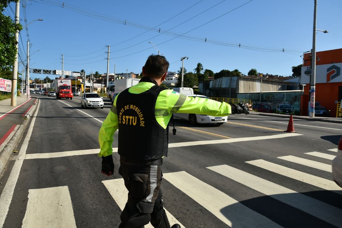 STTU alerta sobre interdições de ruas neste sábado em Natal devido a corridas e ação social. Motoristas devem planejar rotas alternativas.