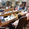 Tibau do Sul discute parceria com Corpo de Bombeiros para ampliar segurança nas praias e capacitar comunidade em técnicas de salvamento.
