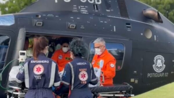 O helicóptero Potiguar 02 é equipado com UTI Aérea, garantindo segurança e suporte médico durante todo o trajeto.