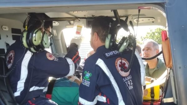 Helicóptero Potiguar 02 realiza transporte aeromédico de adolescente de 12 anos com fraturas após queda em shopping de Pau dos Ferros.