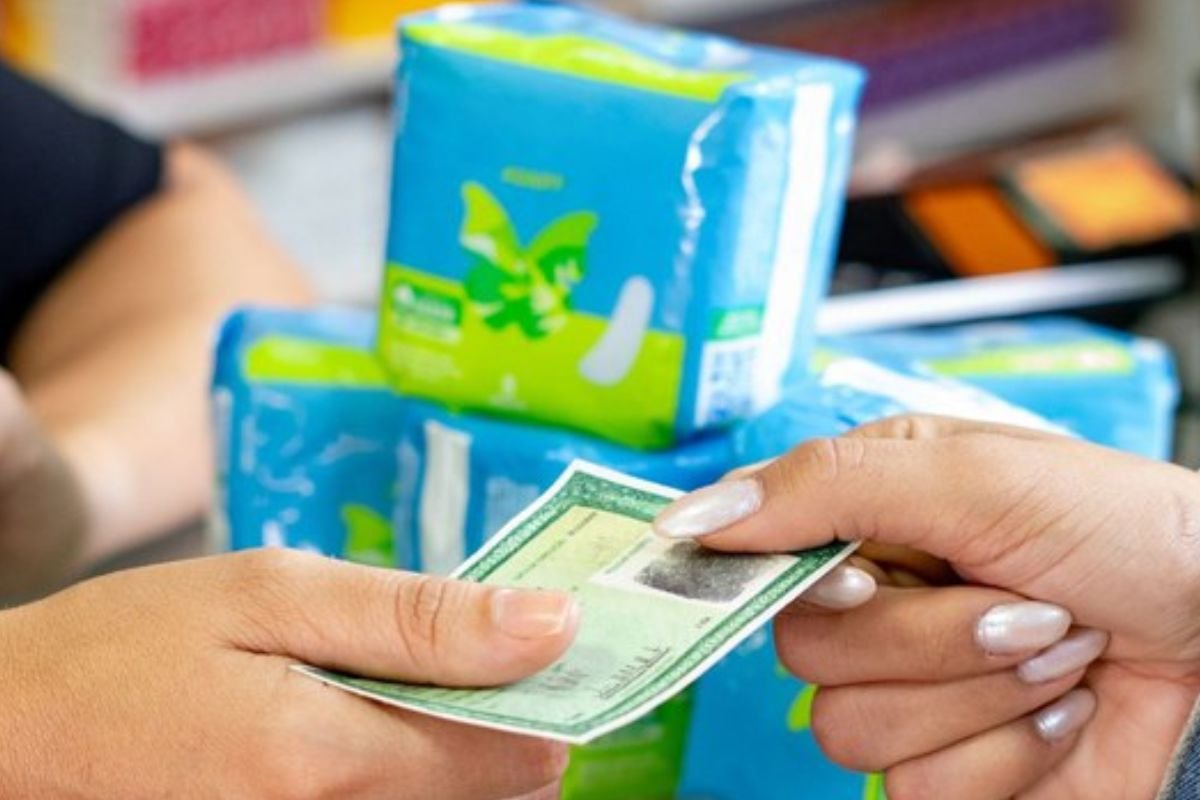 UBS de todo o país passam a emitir autorizações para retirada de absorventes, ampliando o acesso ao Programa Dignidade Menstrual.