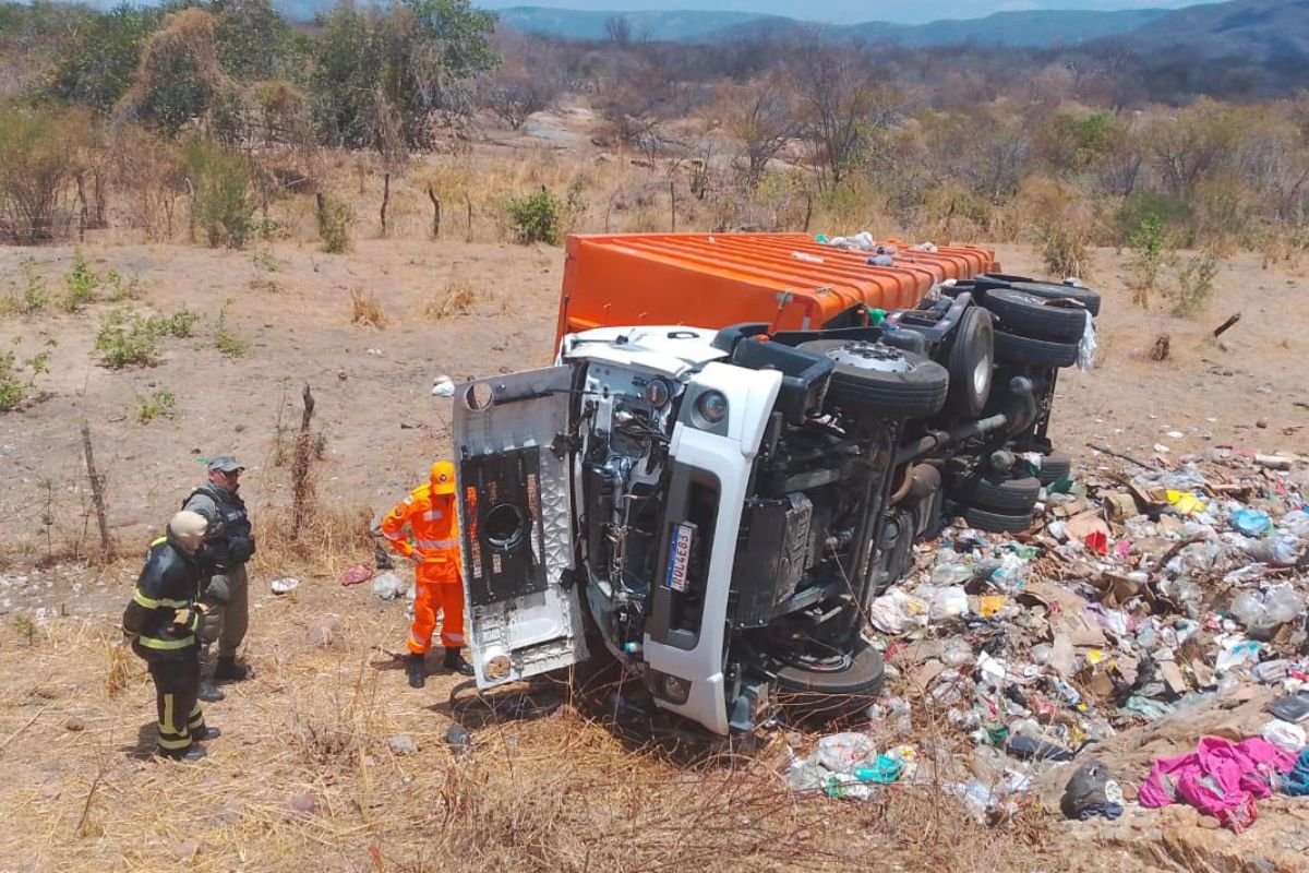 Um homem morreu em um acidente envolvendo um caminhão na BR-405, em São Francisco do Oeste. Corpo de Bombeiros e ITEP atuaram no local.