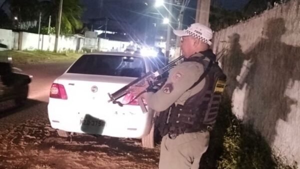 Adolescente de 17 anos é flagrado dirigindo na Redinha, Natal. Mãe é presa e veículo removido pelo CPRE.