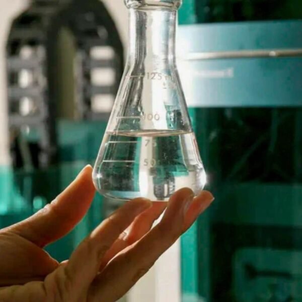 Portugal enviou ao Brasil doses do antídoto fomepizol para tratar intoxicações por metanol, em apoio à emergência de saúde pública.