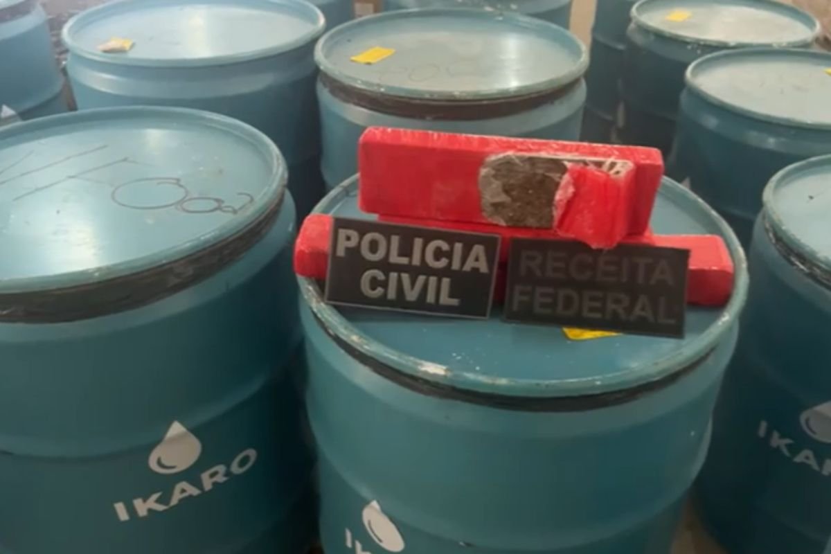 Operação Duplo Impacto da Polícia Civil e Receita Federal apreende mais de 1 tonelada de maconha em Parnamirim e prende três pessoas.