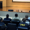 Polícia Rodoviária Federal realiza treinamento no RN para combater circulação de bebidas falsificadas após casos de intoxicação por metanol no Brasil.