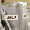 Campanha “Sífilis tem cura” reforça prevenção, teste e tratamento gratuito pelo SUS, com foco em jovens e gestantes durante o Outubro Verde.