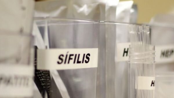Campanha “Sífilis tem cura” reforça prevenção, teste e tratamento gratuito pelo SUS, com foco em jovens e gestantes durante o Outubro Verde.