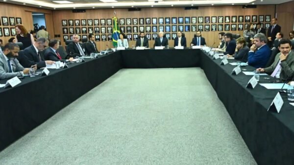 O governo criou um comitê para enfrentar os casos de intoxicação por metanol e reforçar a cooperação entre órgãos públicos e setor privado.