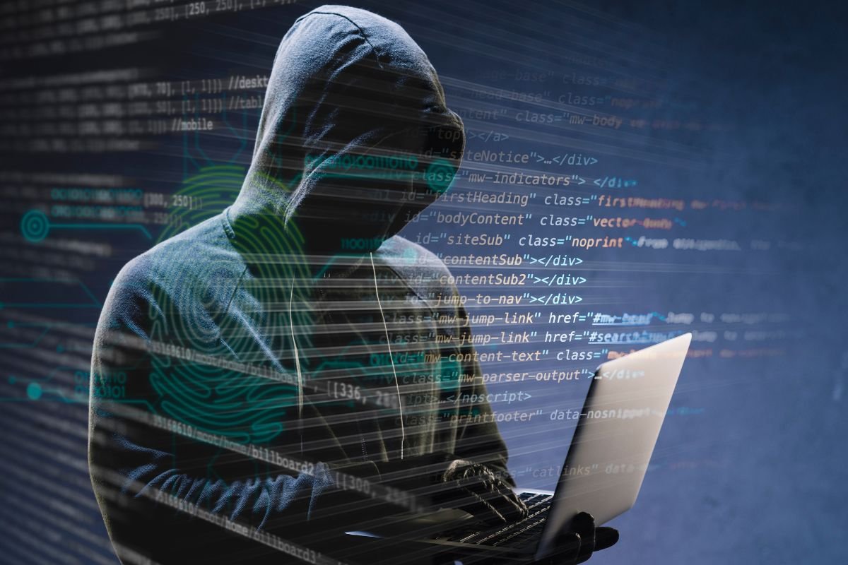 PL propõe cadastro nacional de criminosos cibernéticos para monitorar condenados por crimes digitais, com acesso restrito a autoridades e empresas.