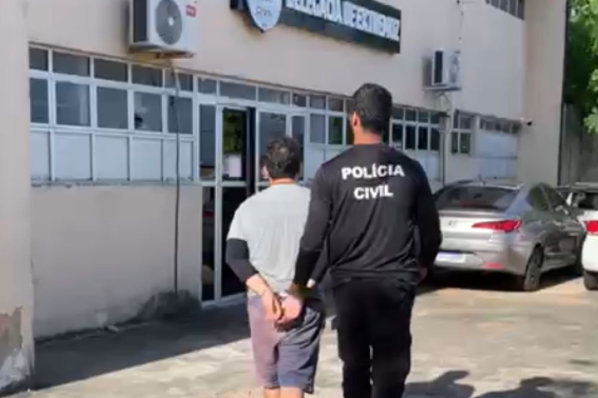 Polícia Civil prende homem de 38 anos suspeito de estupro de vulnerável e armazenamento de pornografia infantil em Extremoz.