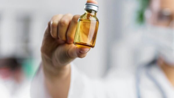 Anvisa autoriza a produção do primeiro lote de etanol farmacêutico injetável, usado como antídoto em casos de intoxicação por metanol.