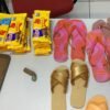 Mulher de 41 anos é detida por furtar chocolates e sandálias em shopping da Zona Norte de Natal. PM conduziu a suspeita à delegacia.