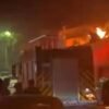 Incêndio atingiu um hotel em Ponta Negra, zona Sul de Natal, na tarde de domingo (19). Bombeiros enfrentaram vias bloqueadas por veículos.