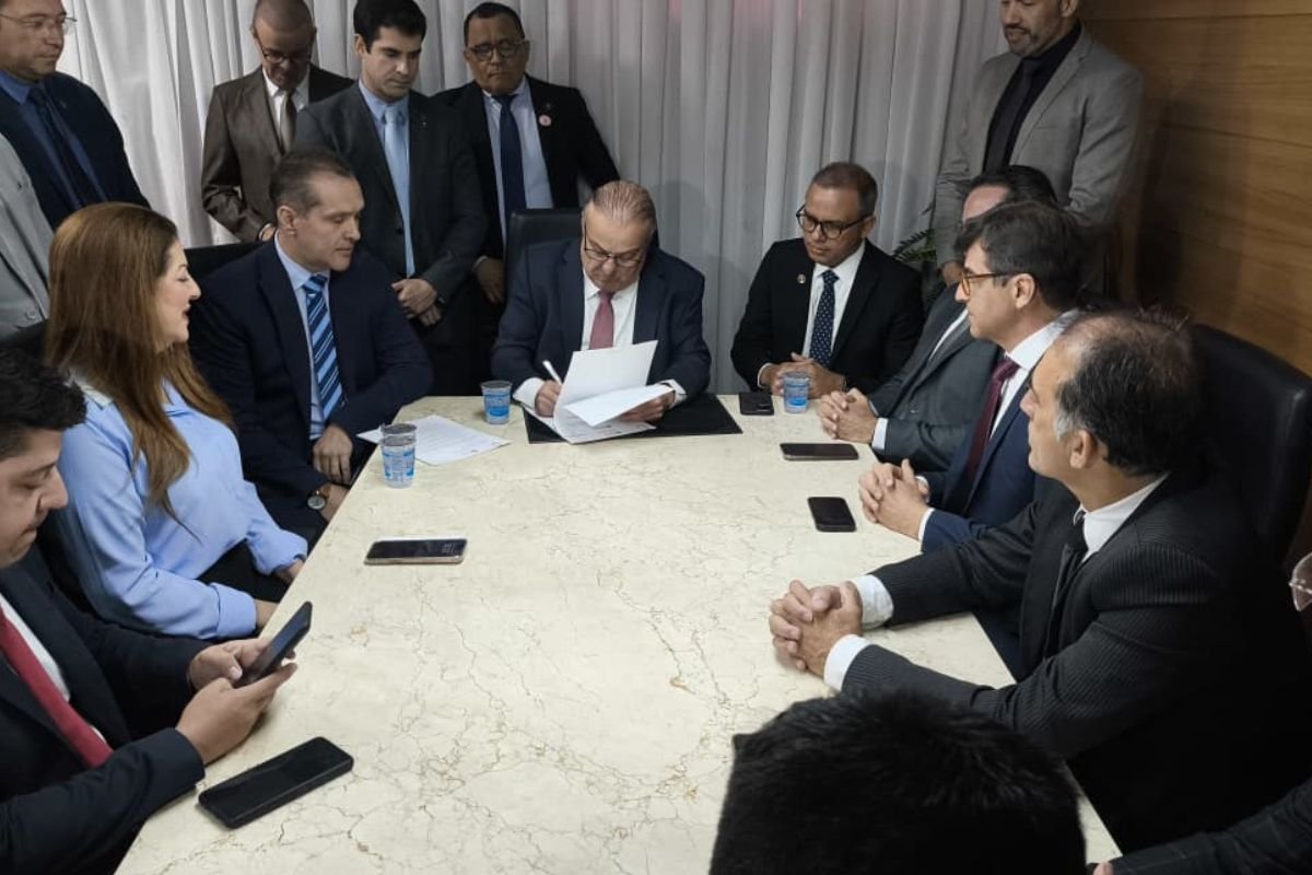 Prefeito Paulinho Freire envia à Câmara de Natal três projetos que criam o novo marco legal do transporte público e viabilizam a licitação do sistema.