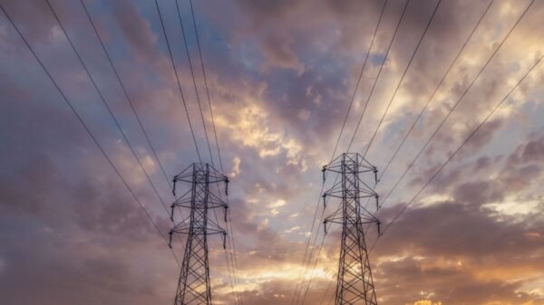 Incêndio em subestação no Paraná causou pane no sistema elétrico e interrompeu cerca de 10 mil megawatts de carga em todas as regiões do Brasil.