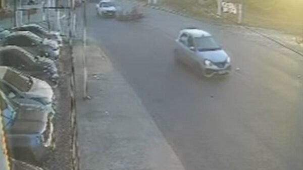 Mais um acidente foi registrado na Avenida Olavo Montenegro, em Nova Parnamirim. Moradores cobram sinalização no trecho por onde passam diariamente.