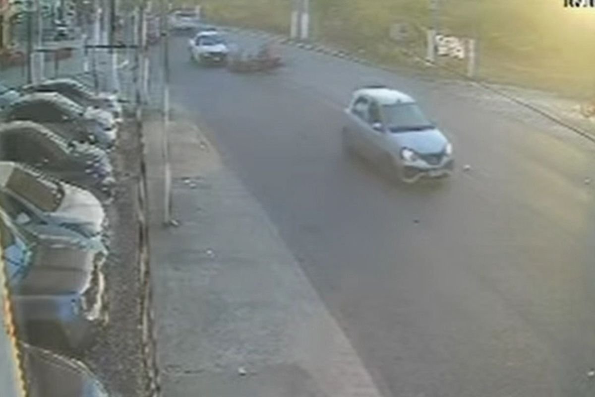 Mais um acidente foi registrado na Avenida Olavo Montenegro, em Nova Parnamirim. Moradores cobram sinalização no trecho por onde passam diariamente.