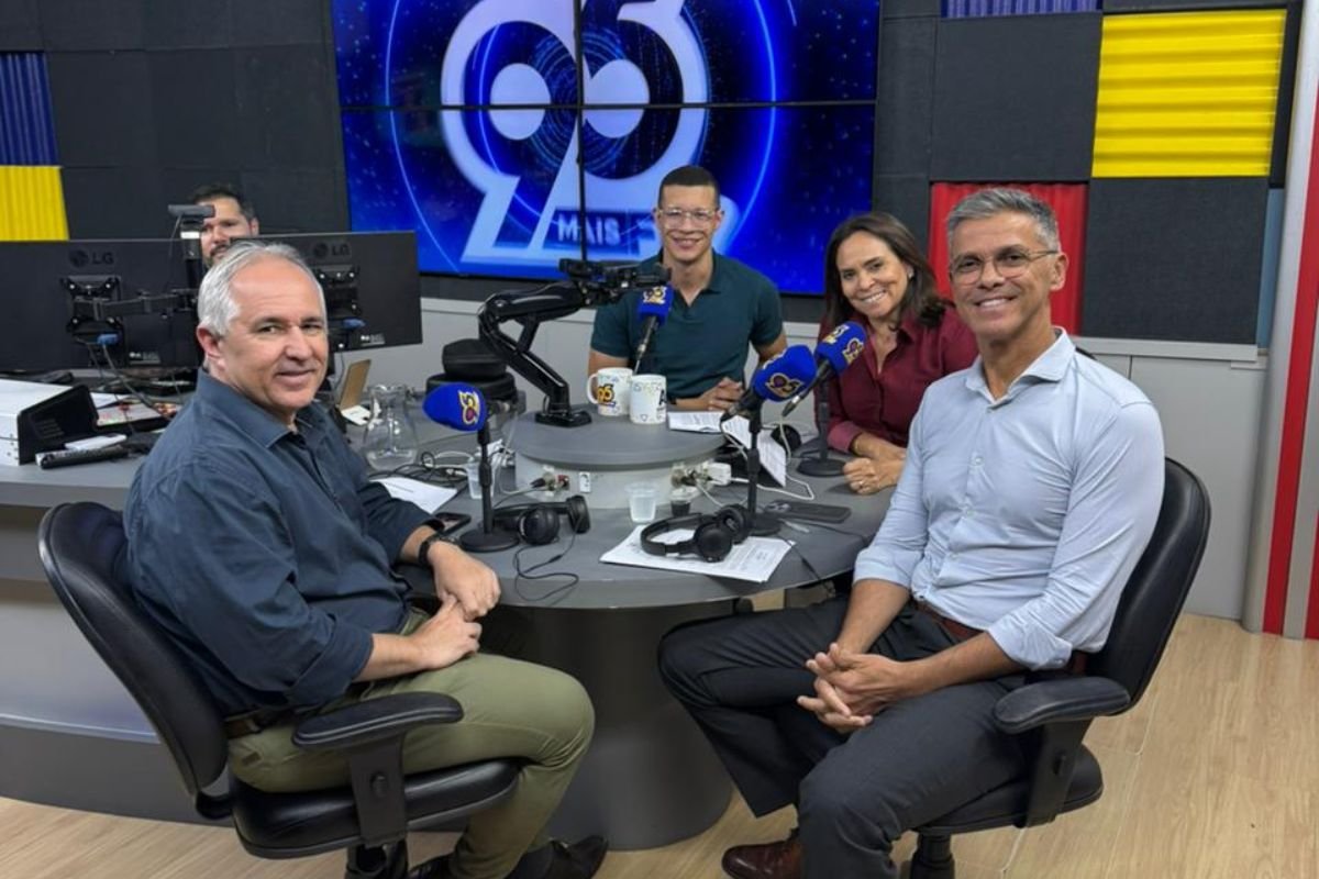 Deputado Coronel Azevedo solicita à governadora Fátima Bezerra a revogação da medalha concedida à deputada Natália Bonavides após protesto contra a Polícia Militar.