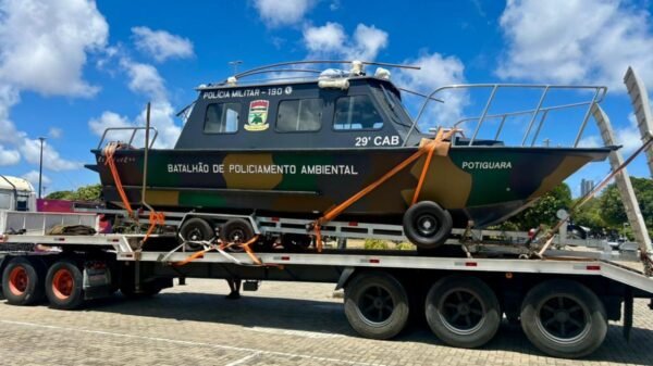 A Polícia Militar do RN recebeu o barco Potiguara, primeira embarcação do BPAmb, que atuará em operações de patrulhamento e resgate durante a Operação Verão 2026.