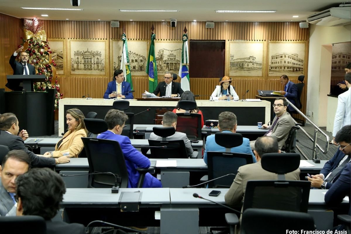 Projeto aprovado na Câmara de Natal assegura laudos vitalícios e transporte gratuito para pessoas com deficiência na capital potiguar.