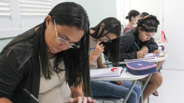 Seis pacientes acolhidos pela Casa Durval Paiva farão a prova na instituição. Em todo o Brasil, o Enem será aplicado em mais de 10 mil locais de prova.