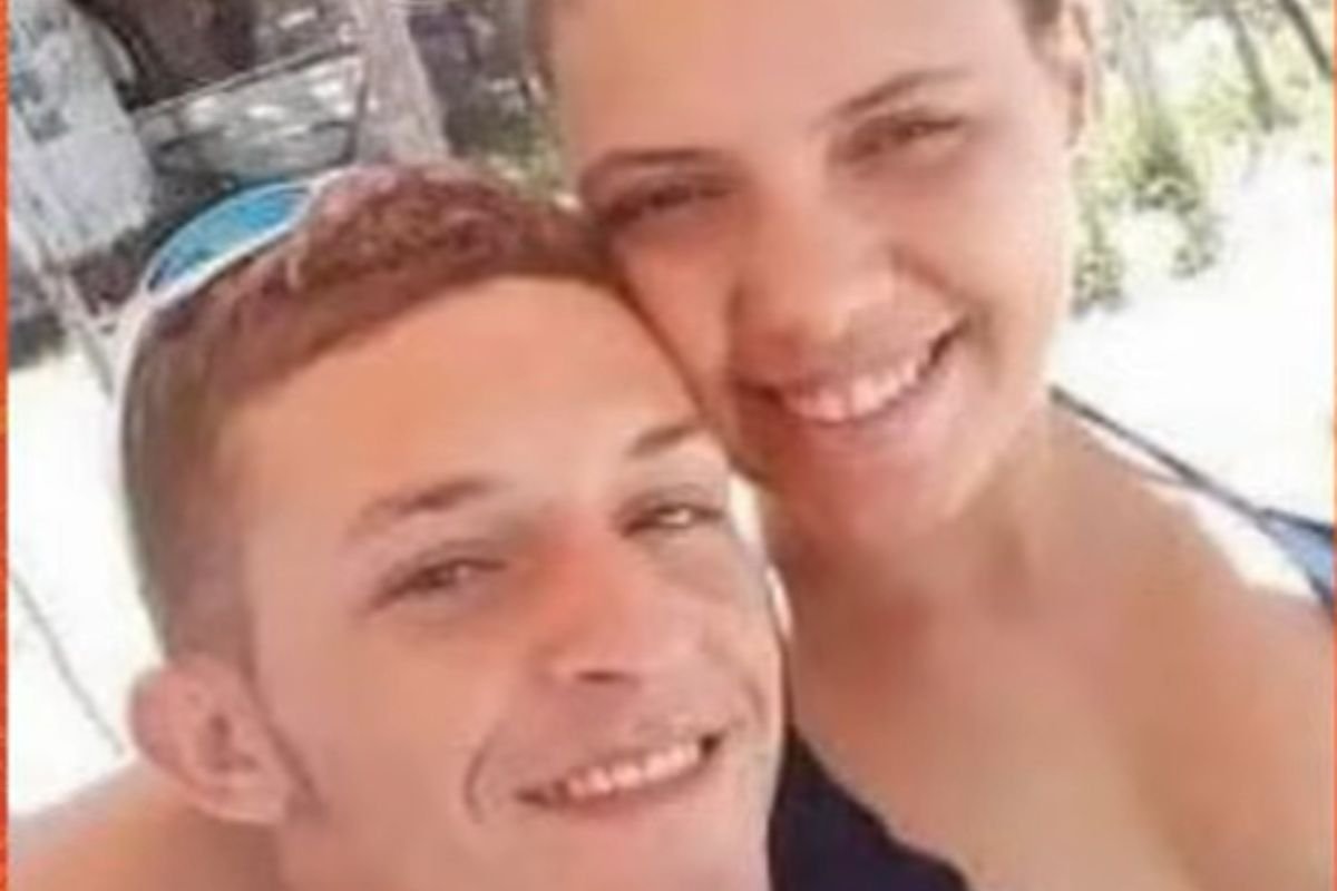 Feminicídio em Parnamirim é investigado após casal ser encontrado morto em condomínio. Polícia apura se houve suicídio e busca arma desaparecida.