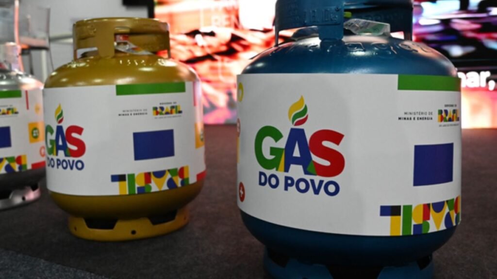 O Gás do Povo substitui o Auxílio Gás e passa a oferecer a recarga direta do botijão, em vez do pagamento em dinheiro.