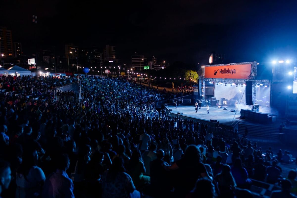 Halleluya Natal 2025 será realizado de 5 a 7 de dezembro no Anfiteatro da UFRN, com entrada gratuita, shows católicos e campanha solidária.