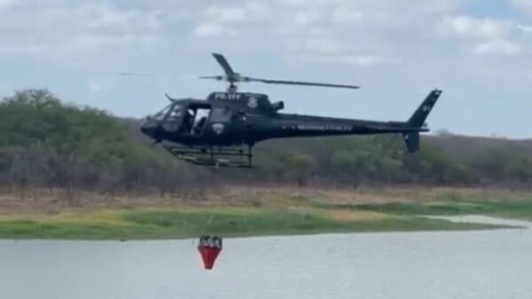 Incêndio atinge Estação Ecológica em Serra Negra do Norte; bombeiros atuam há mais de 18 horas e recebem apoio aéreo no combate às chamas.