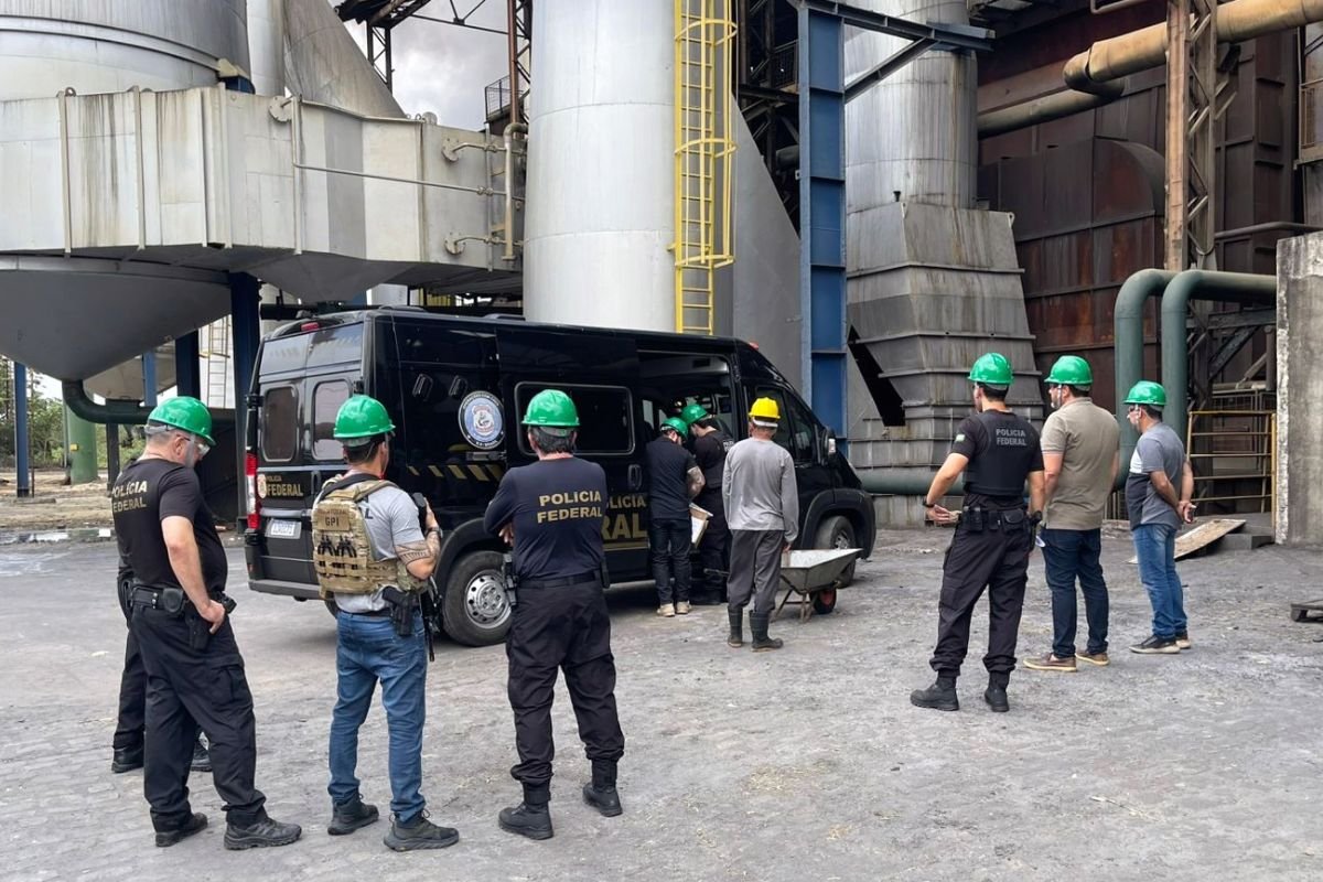 Polícia Federal incinera 500 kg de drogas apreendidas este ano no Rio Grande do Norte, com acompanhamento do Ministério Público e Vigilância Sanitária.