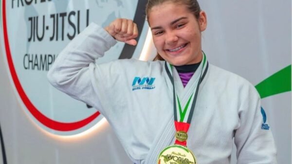 Kamylle Santos, atleta potiguar de 17 anos, torna-se campeã mundial de Jiu-Jitsu em Abu Dhabi. Vitória histórica destaca talento e dedicação da jovem.