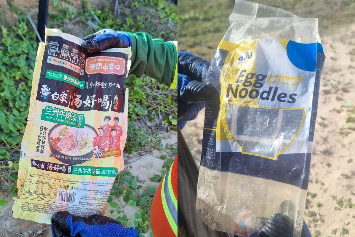 Garrafas e embalagens com inscrições asiáticas aparecem nas praias de Natal e reforçam o alerta sobre a poluição global dos oceanos.